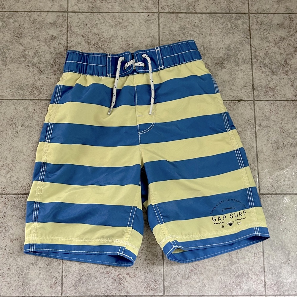 Boys Gap small 6-7 swim trunks